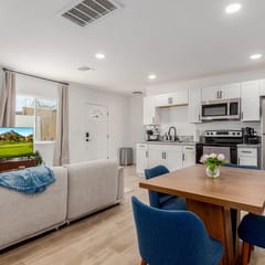 Soorya Guest House 2Bed 2BA Close to UofA
