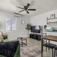 Casa Esmeralda · Cozy · Midtown Gem