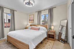 Highland Villa  Near U of A Downtown Tucson - Image 3
