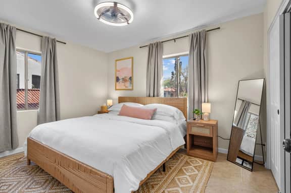Highland Villa  Near U of A Downtown Tucson - Image 3