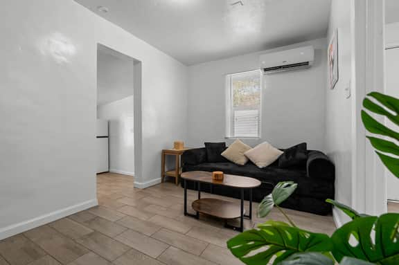 Casa Jay · Cozy Casita · Midtown Gem - Image 5