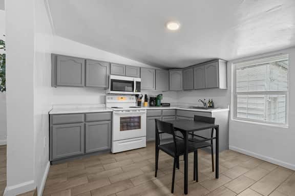 Casa Jay · Cozy Casita · Midtown Gem - Image 3