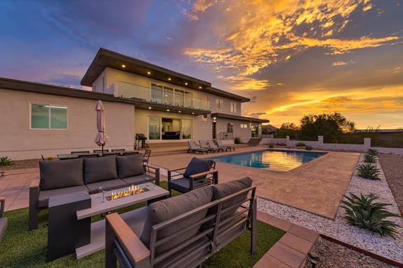 Blue Ridge Estate Stunning Views, Heated Pool - Image 1
