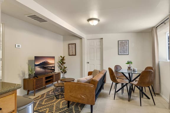 Highland Hide Away | Boho Chic | UA Walk | Superhost - Image 1