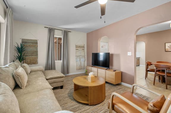 Highland Villa  Near U of A Downtown Tucson - Image 1
