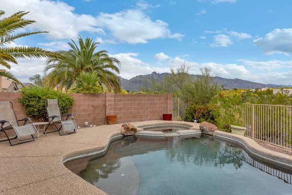 Louis House | Private Pool & Stunning Mountain Views - Image 1