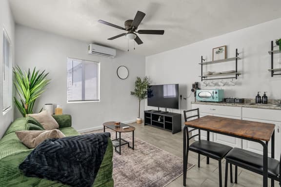 Casa Esmeralda · Cozy · Midtown Gem - Image 1